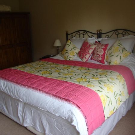 The Paddock Bed and Breakfast Haverfordwest Esterno foto