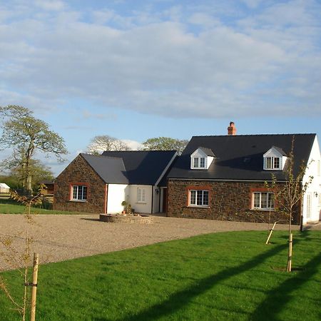 The Paddock Bed and Breakfast Haverfordwest Esterno foto