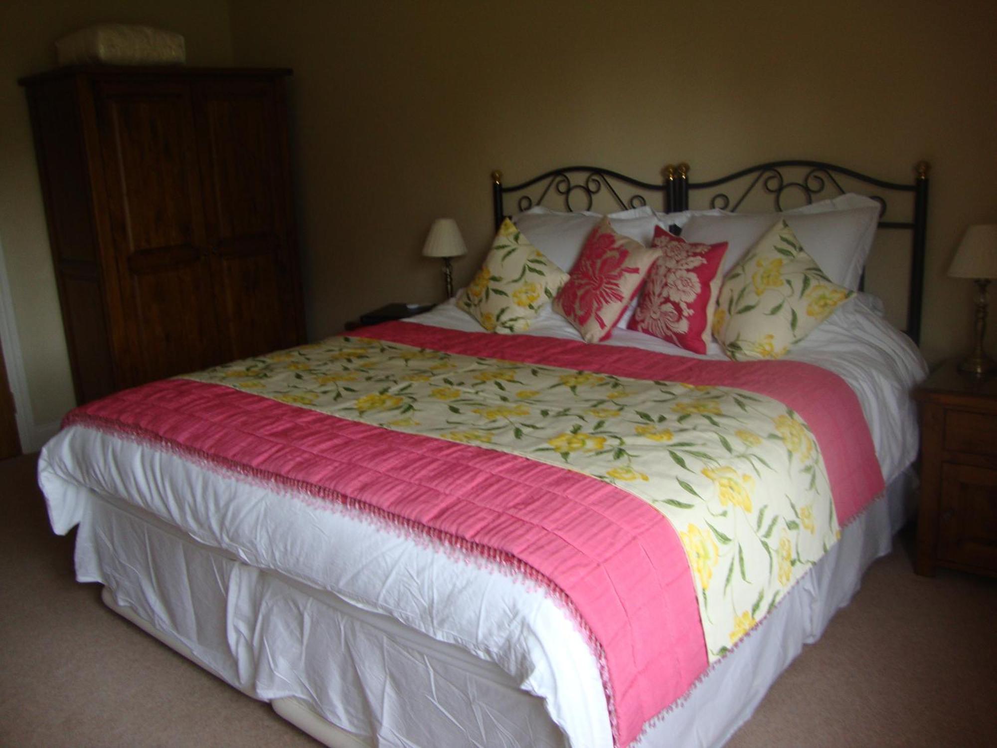 The Paddock Bed and Breakfast Haverfordwest Esterno foto