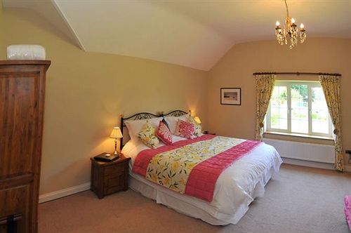 The Paddock Bed and Breakfast Haverfordwest Esterno foto